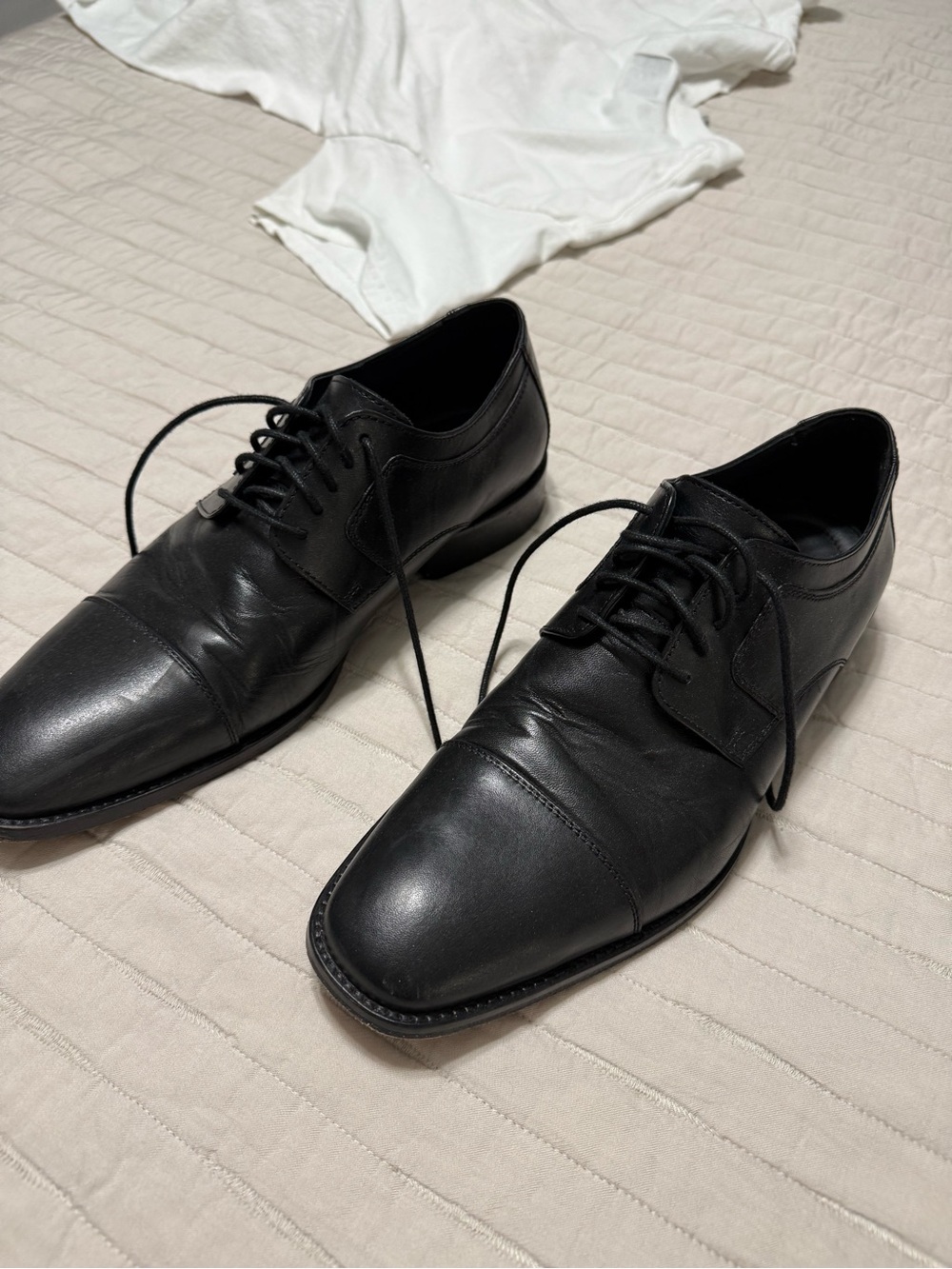Johnston & Murphy Men's Black Leather Cap-Toe Derbys